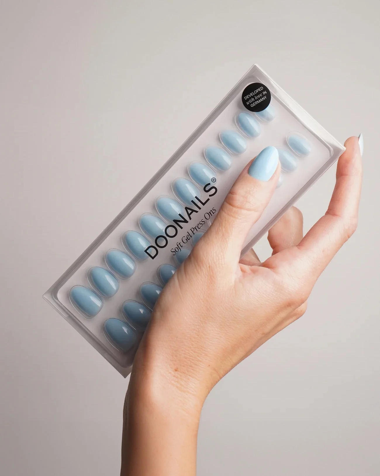 Baby Blue Corte Rotonde Press Ons in Soft Gel - Image 4