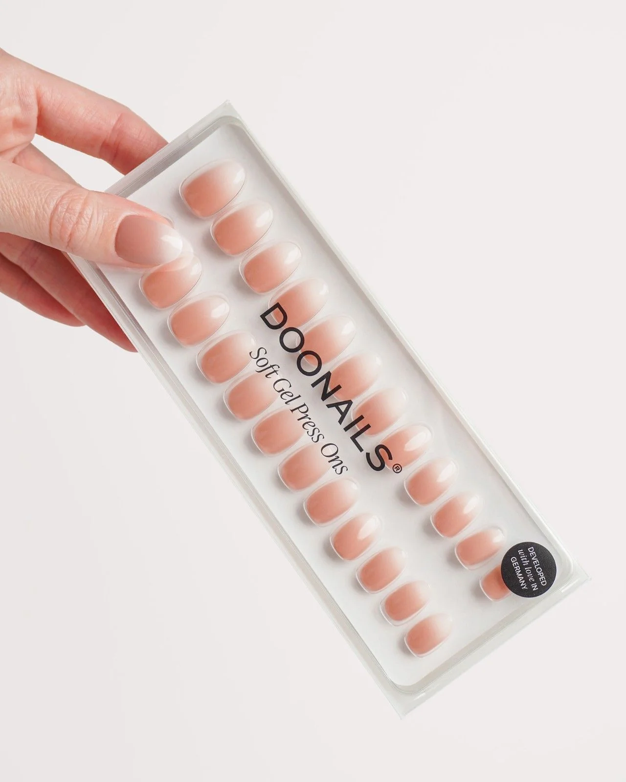 Babyboomer Corte Rotonde Press Ons in Soft Gel - Image 3
