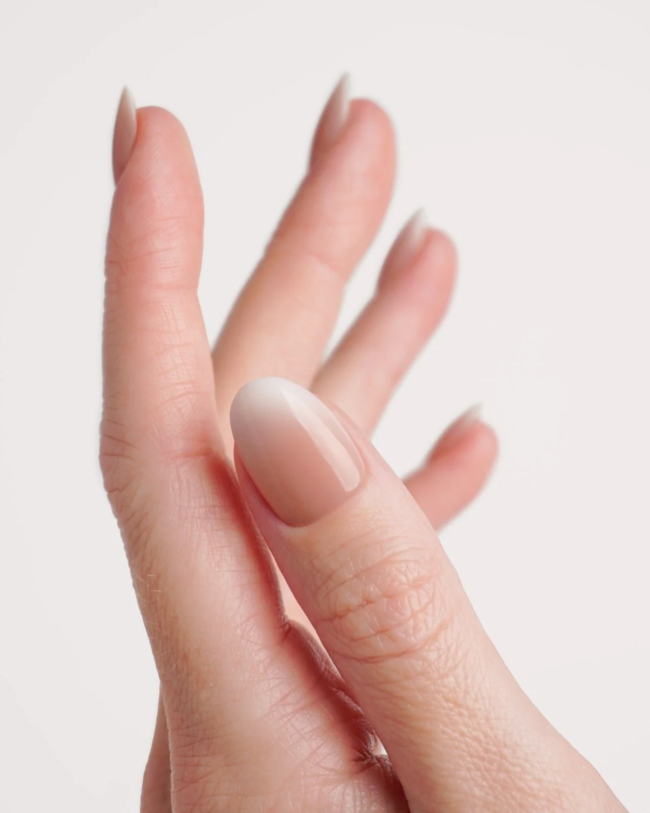 Babyboomer Corte Rotonde Press Ons in Soft Gel - Image 4