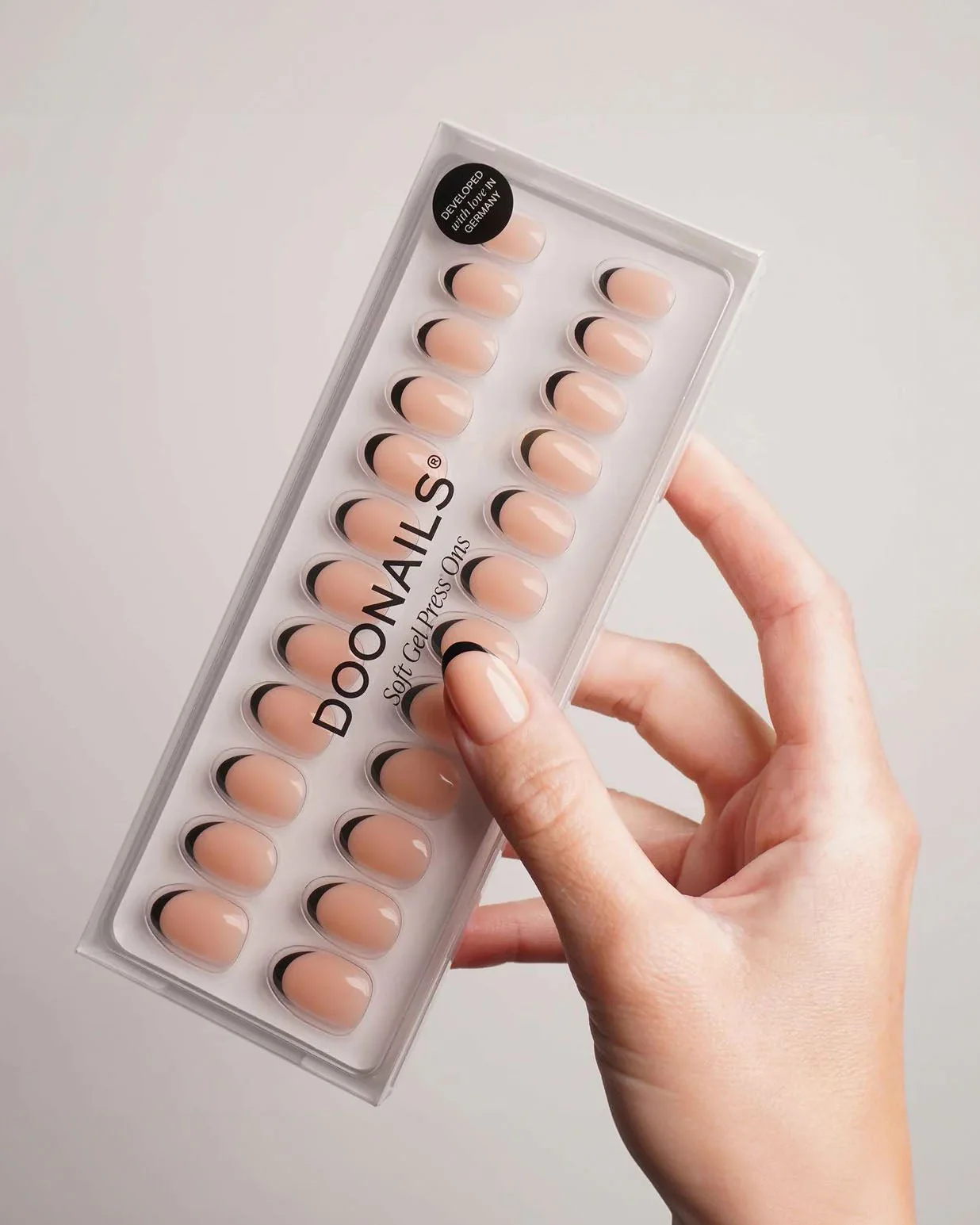 Black French Corte Rotonde Press Ons in Soft Gel - Image 4