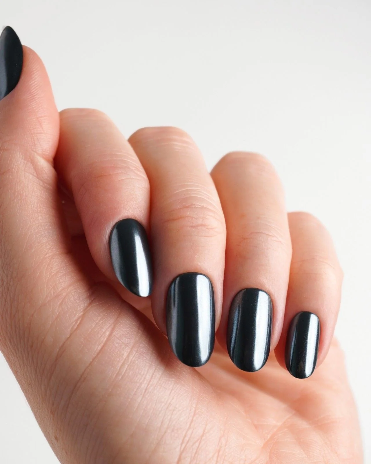 Black Pearl Medie Rotonde Press Ons in Soft Gel - Image 2