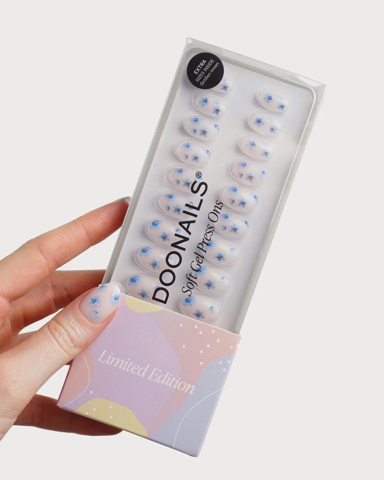 Edizione Limitata Blossom Babe Corte Rotonde Press Ons in Soft Gel - Image 3