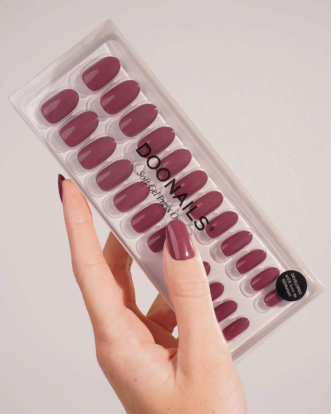 Bubblegum Medie Rotonde Press Ons in Soft Gel - Image 4