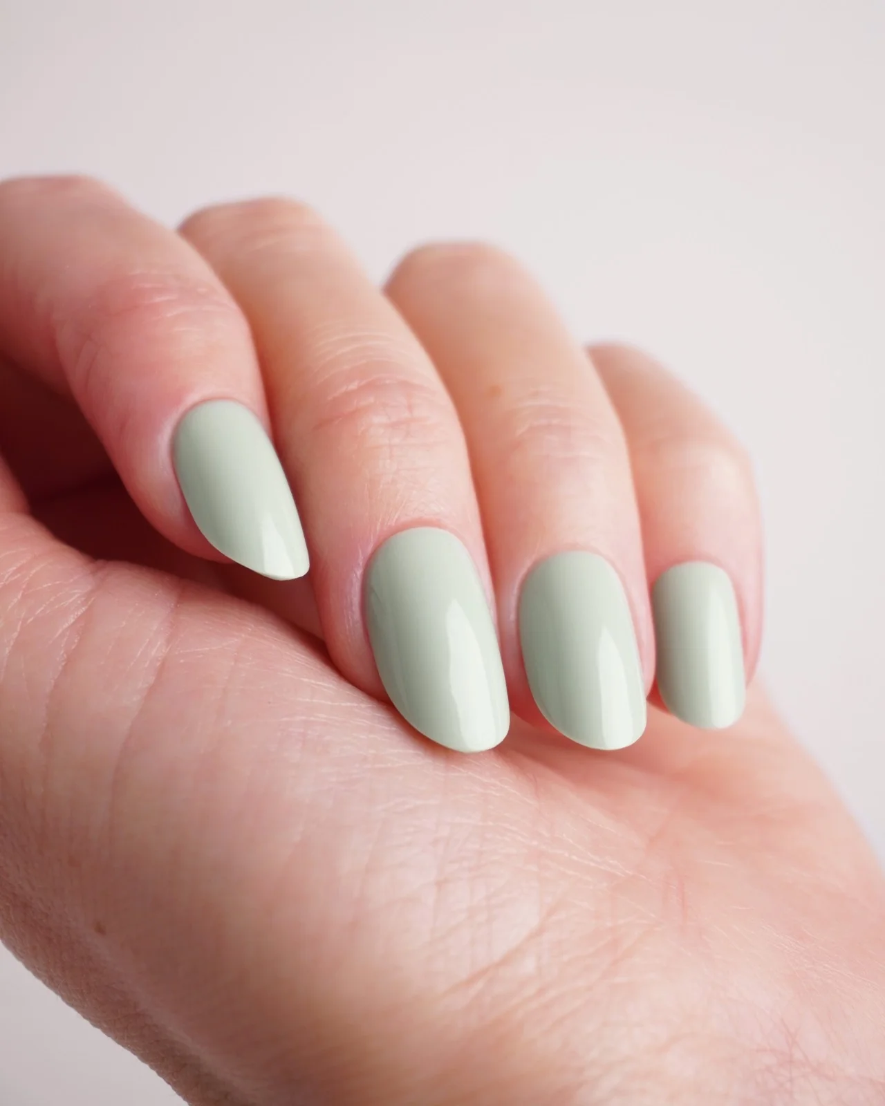 Cute Cucumber Medie Rotonde Press Ons in Soft Gel - Image 2