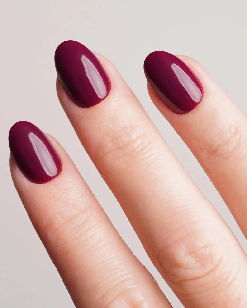 Into You Corte Rotonde Press Ons in Soft Gel - Image 2