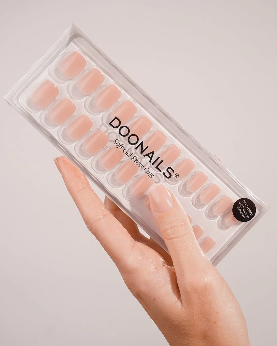Latte Corte Quadrate Press Ons in Soft Gel - Image 4