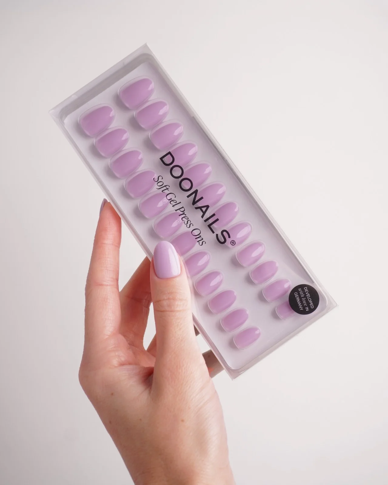 Lavender Mist Medie Rotonde Press Ons in Soft Gel - Image 4