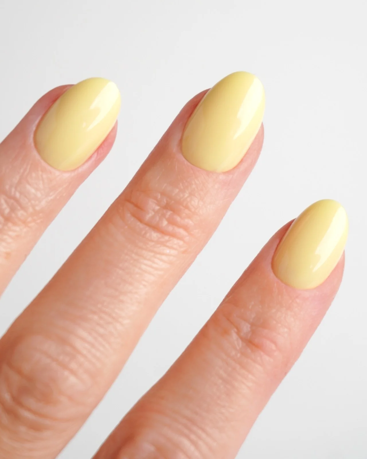 Lemon Sorbet Corte Rotonde Press Ons in Soft Gel - Image 2