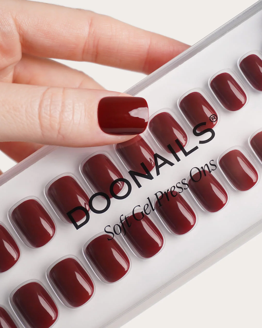 Love Paris Extra Corte Quadrate Press Ons in Soft Gel - Image 5