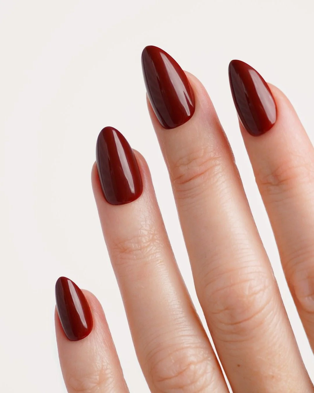 Love Paris Corte Mandorla Press Ons in Soft Gel - Image 2