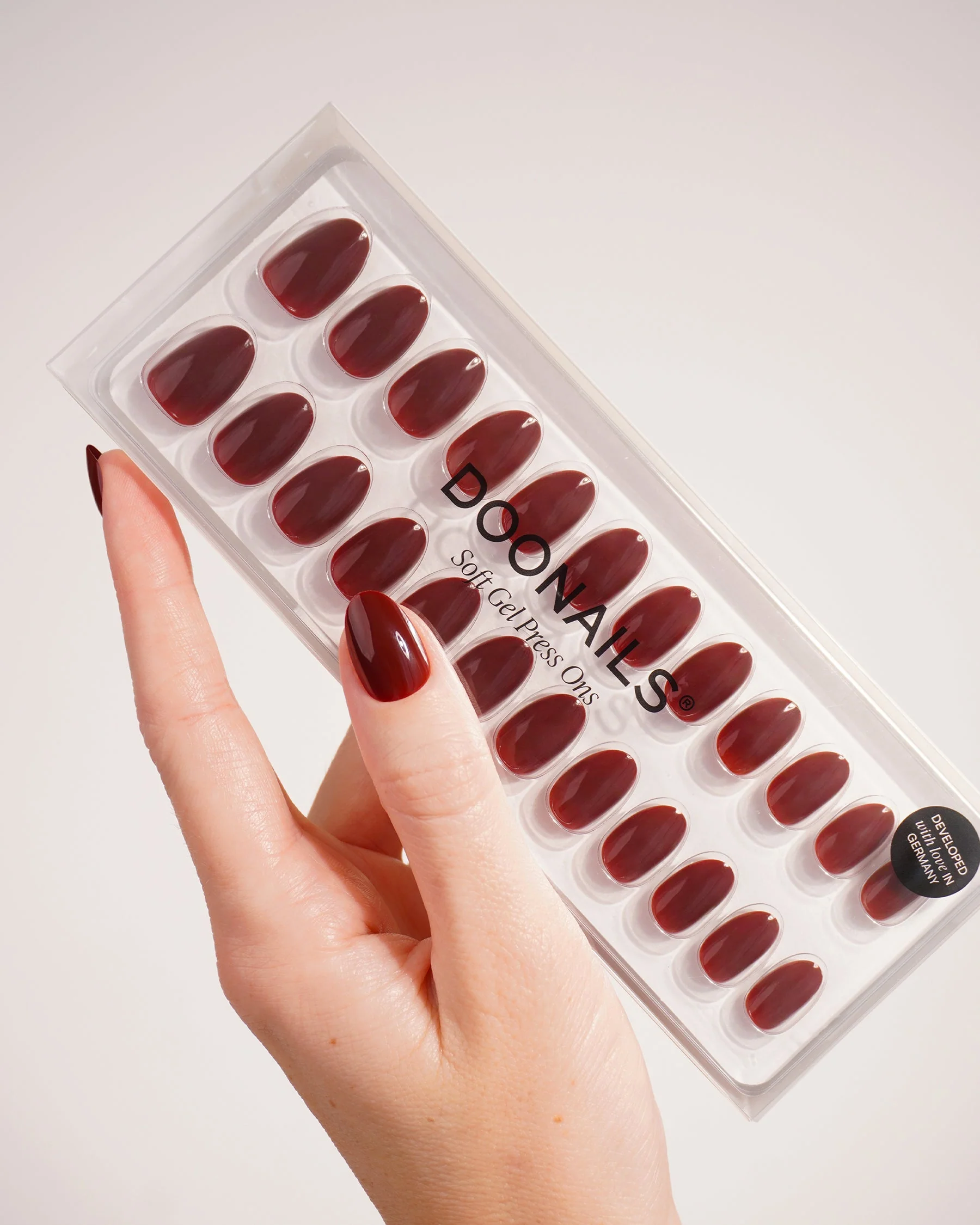Love Paris Corte Rotonde Press Ons in Soft Gel - Image 4