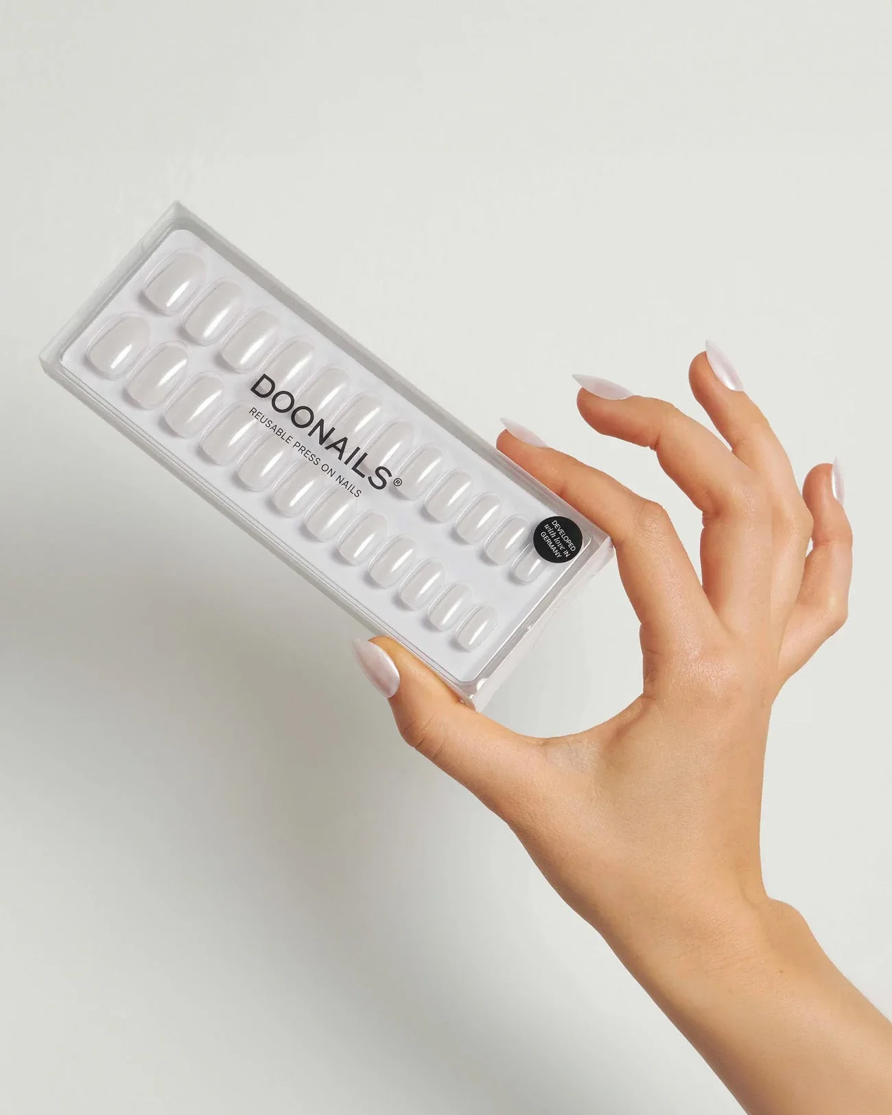 Milkshake Medie Rotonde Press Ons in Soft Gel - Image 4