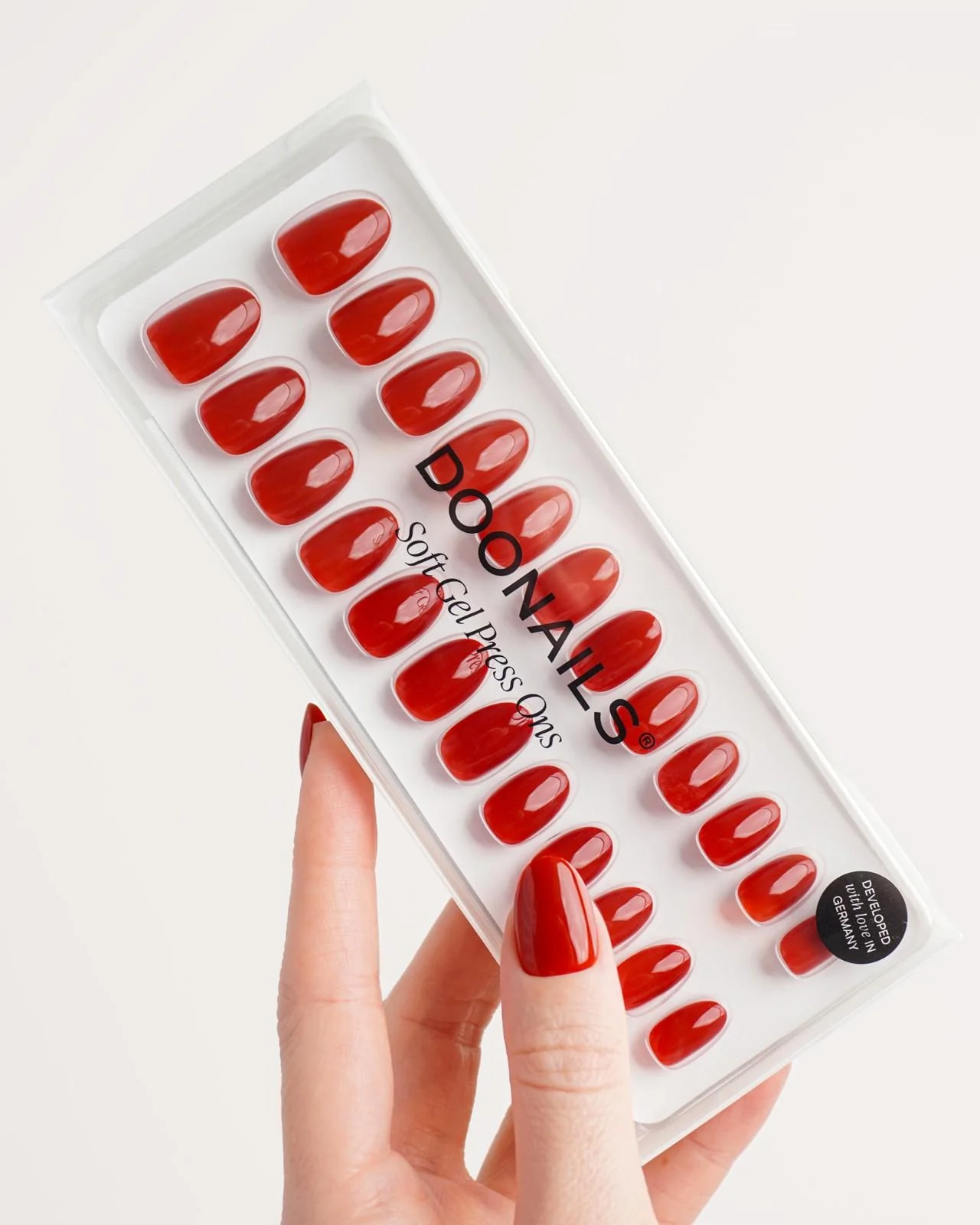 Mon Cheri Corte Rotonde Press Ons in Soft Gel - Image 3