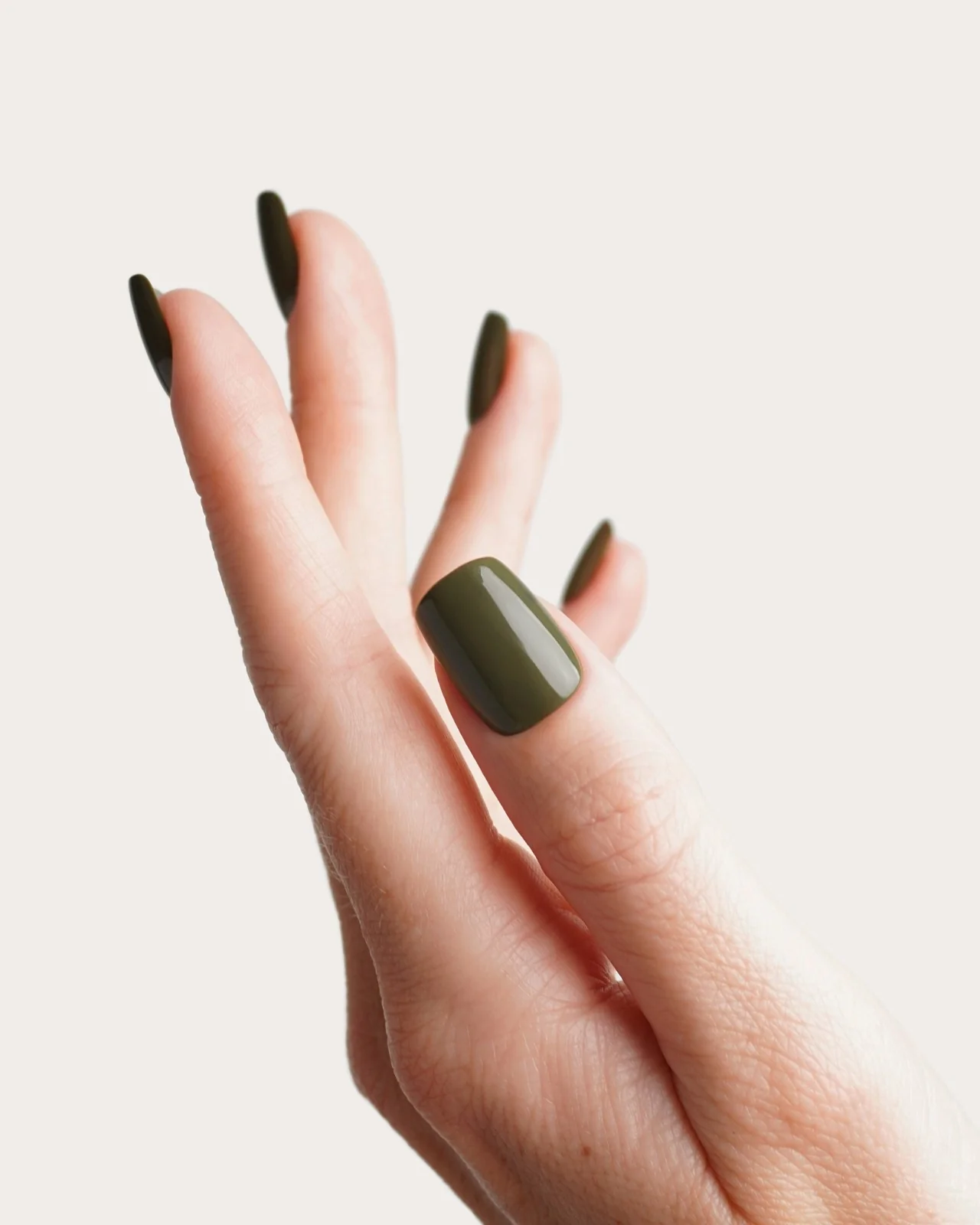 Moss Green Corte Quadrate Press Ons in Soft Gel - Image 4
