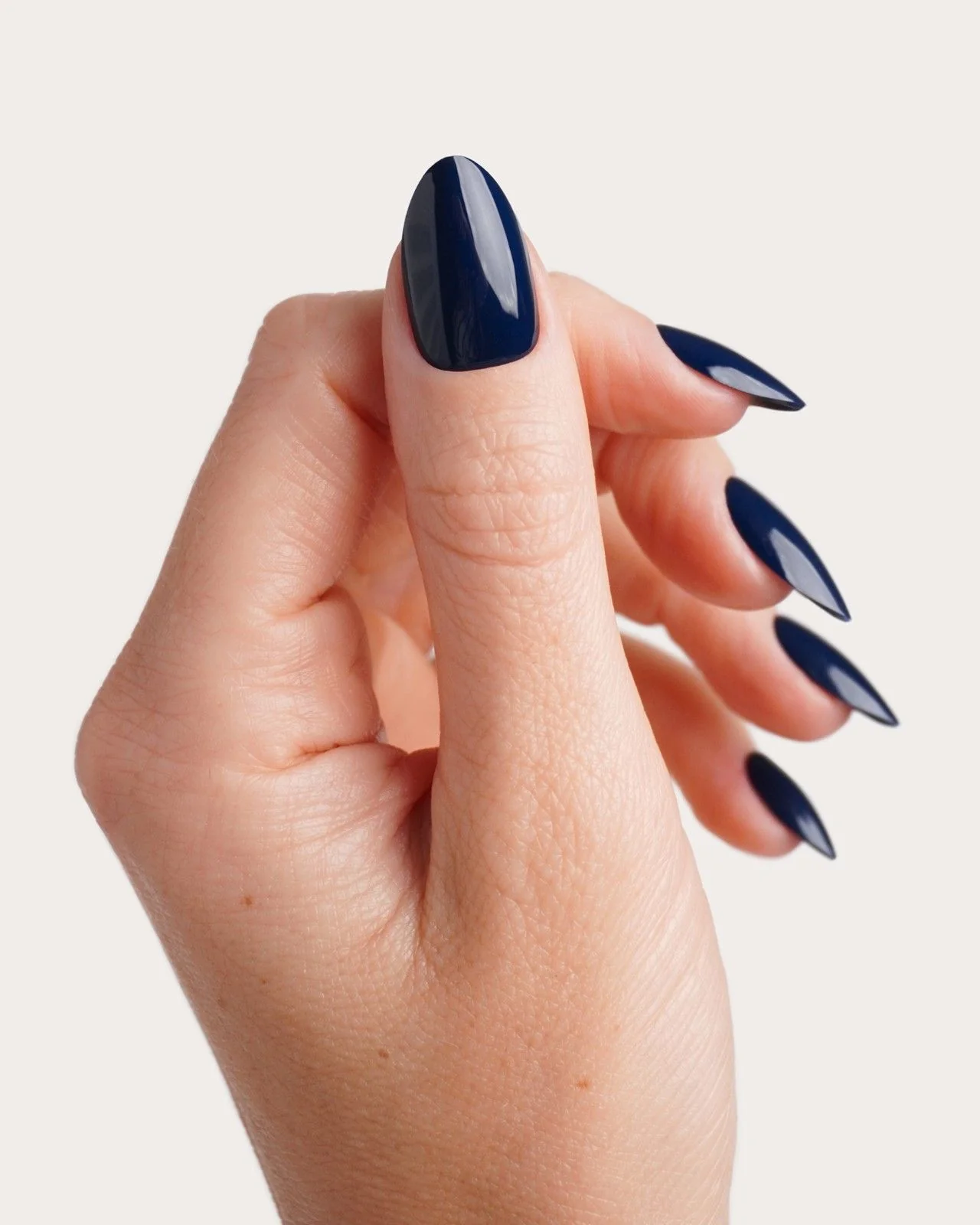 Ocean Corte Mandorla Press Ons in Soft Gel - Image 4