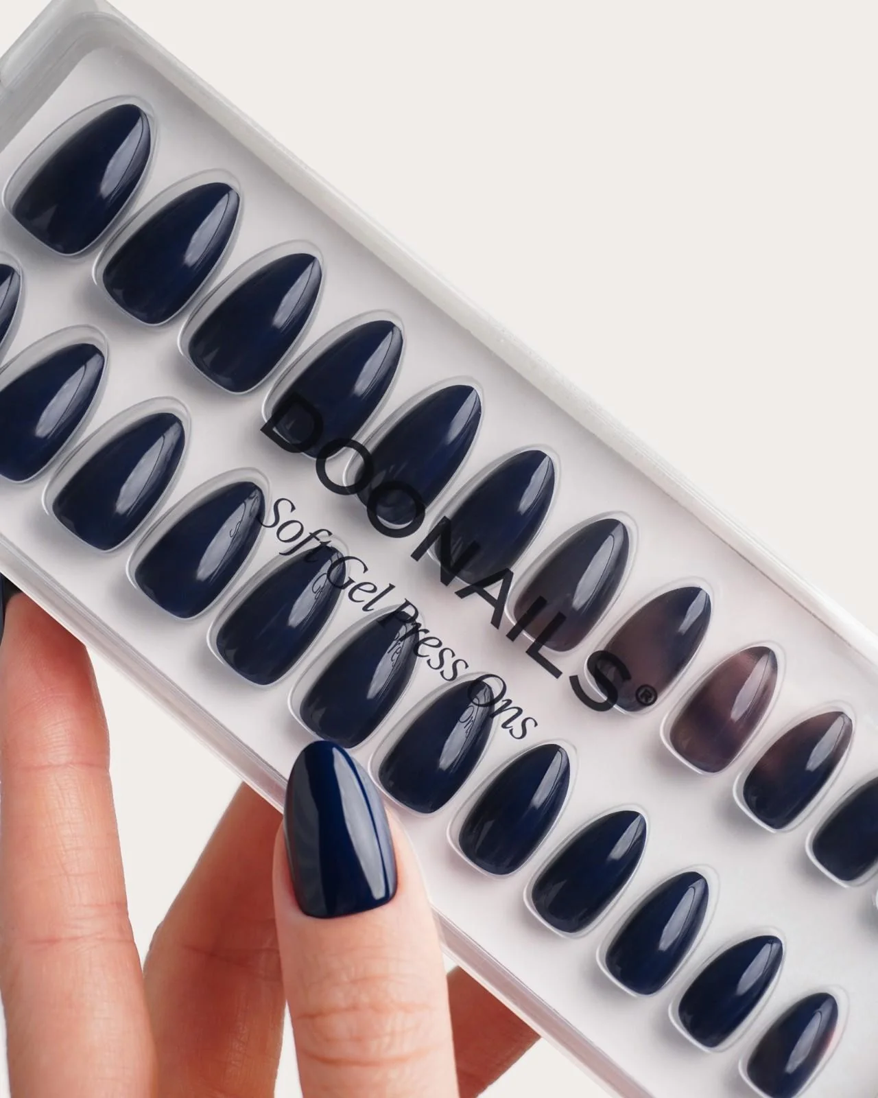 Ocean Corte Mandorla Press Ons in Soft Gel - Image 5
