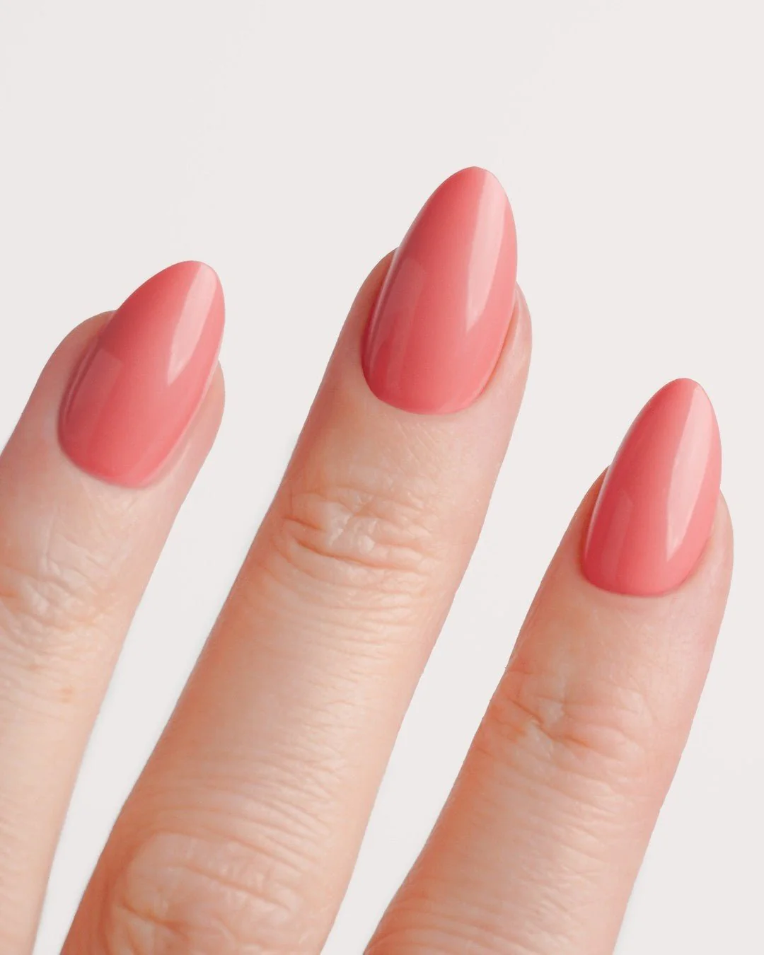 Peach Please Corte Mandorla Press Ons in Soft Gel - Image 2