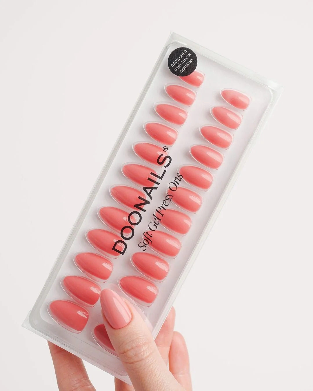 Peach Please Corte Mandorla Press Ons in Soft Gel - Image 3
