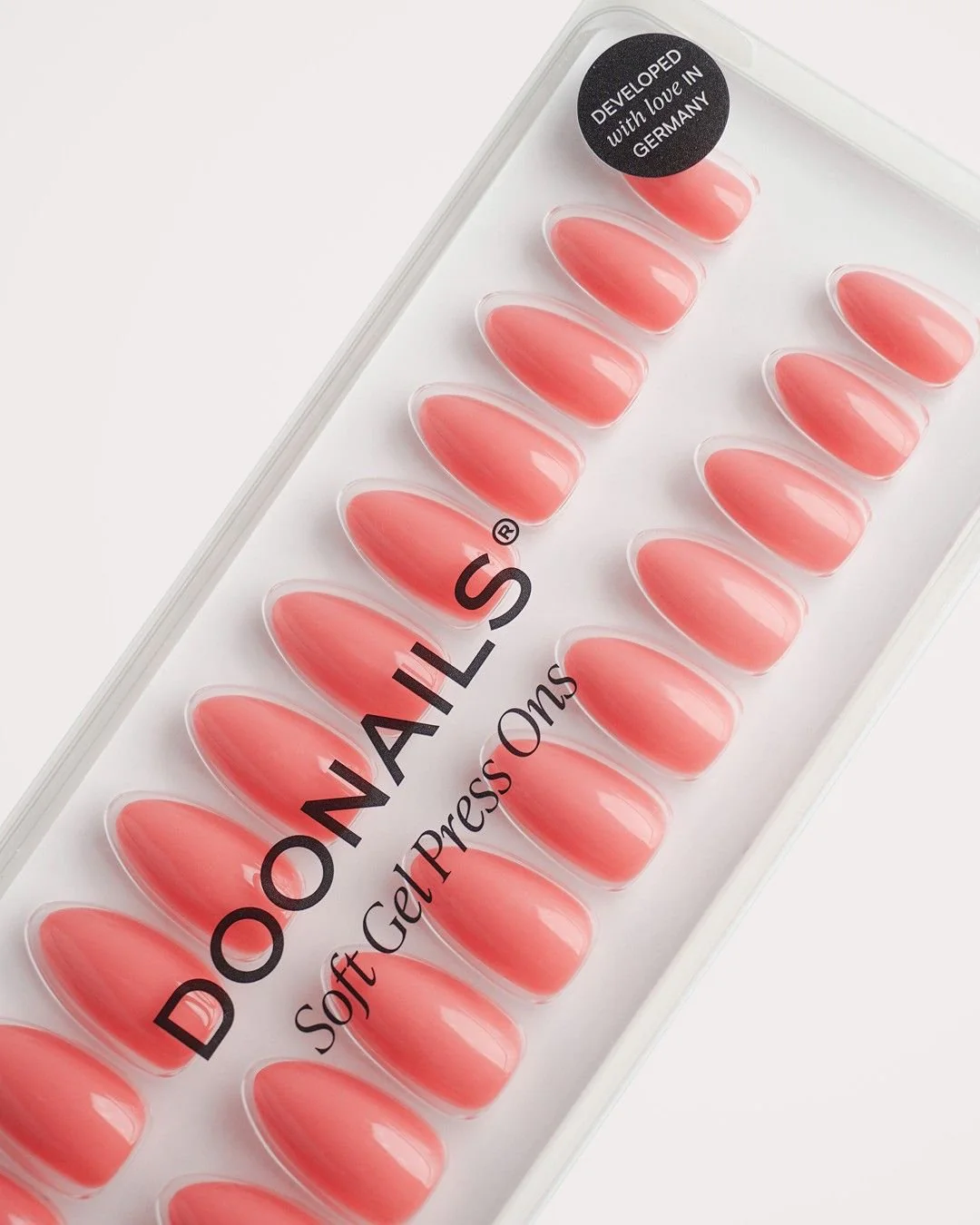 Peach Please Corte Mandorla Press Ons in Soft Gel - Image 5