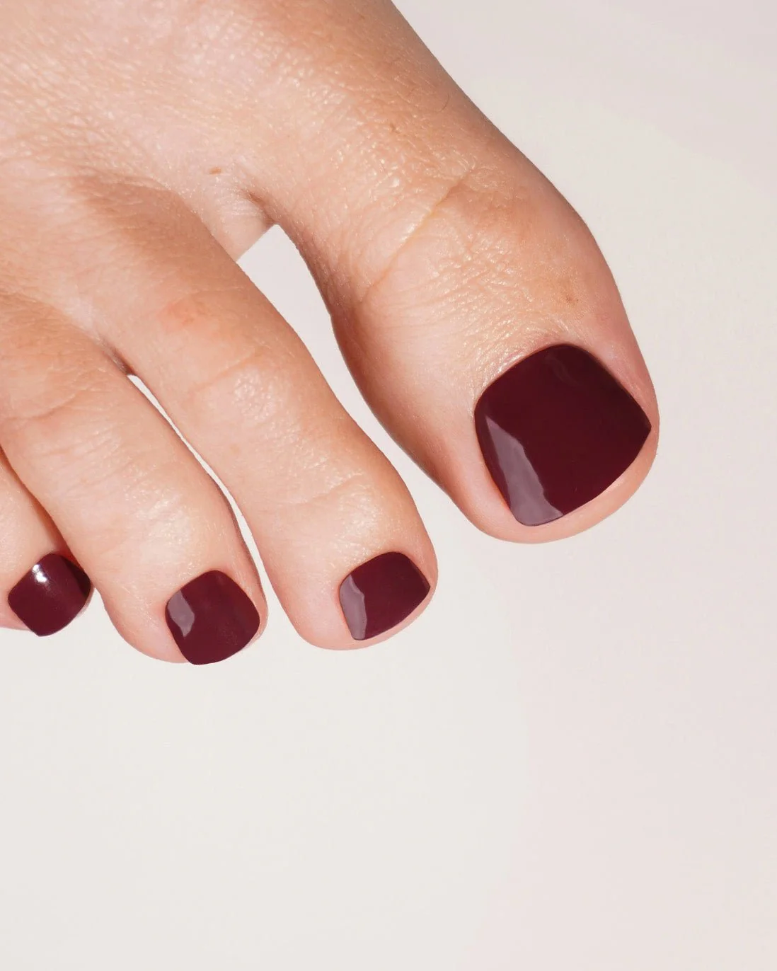 Plum Purple Pedicure Strisce in Gel - Image 2