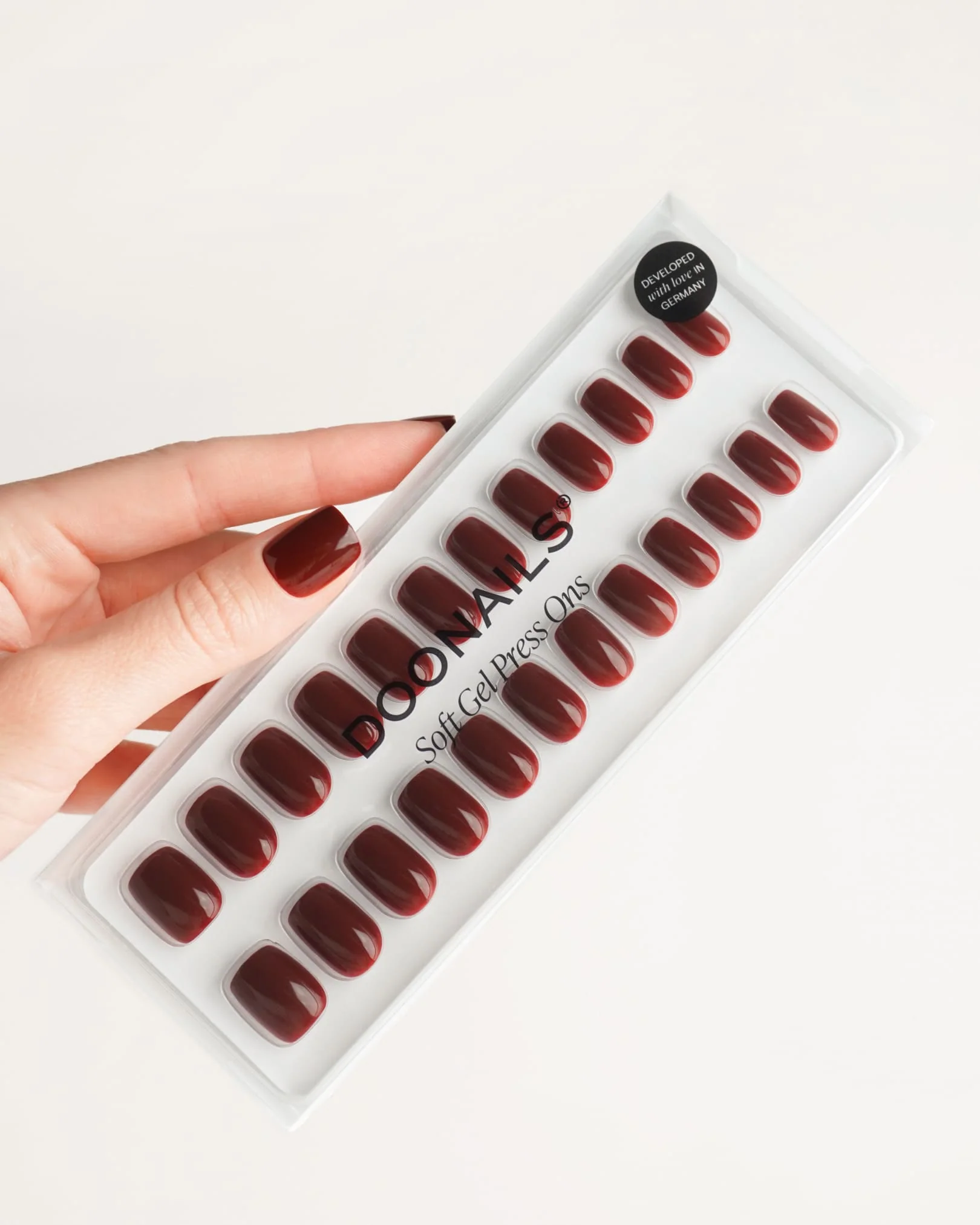 Red Cat Eye Extra Corte Quadrate Press Ons in Soft Gel - Image 4