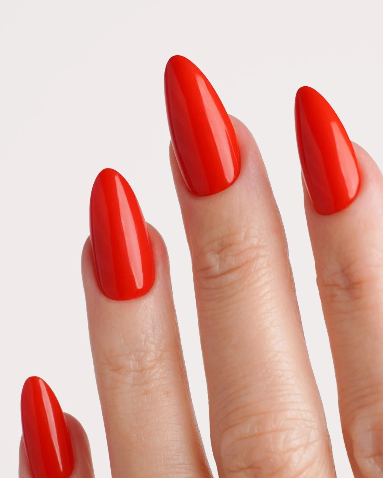 Rose Red Medie Mandorla Press Ons in Soft Gel - Image 2