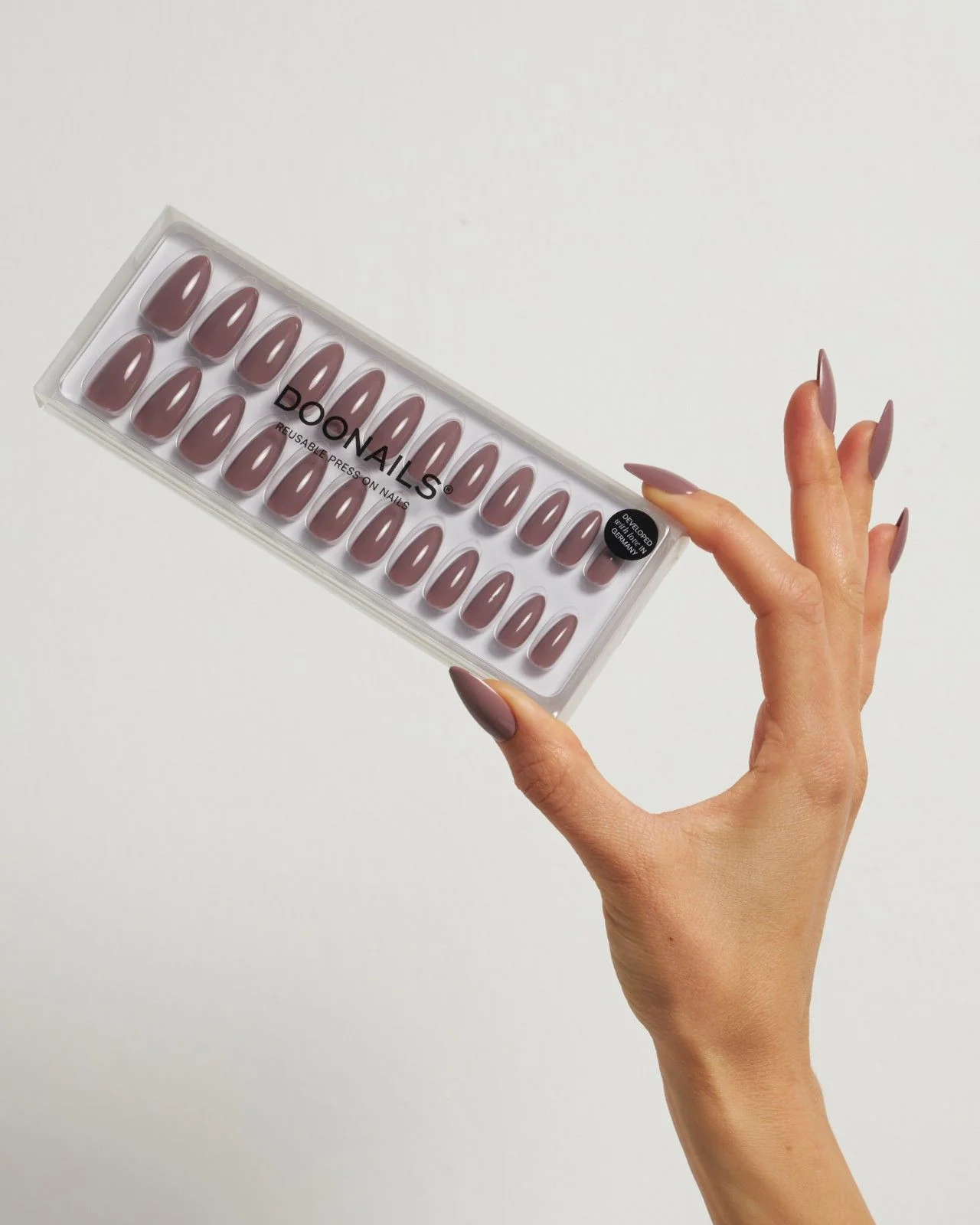 Silent Night Mauve Medie Mandorla Press Ons in Soft Gel - Image 3