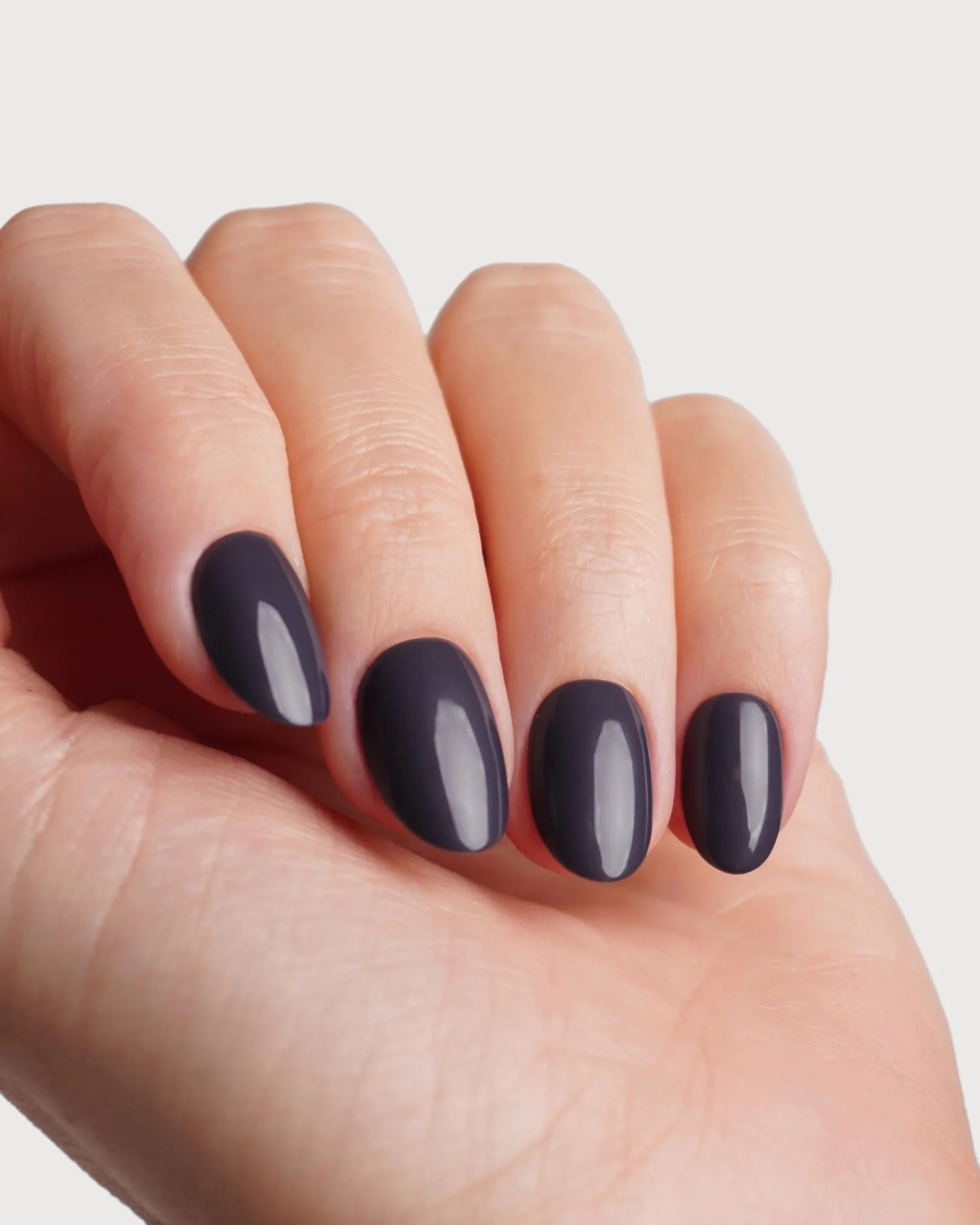 Stormy Grey Corte Rotonde Press Ons in Soft Gel - Image 4