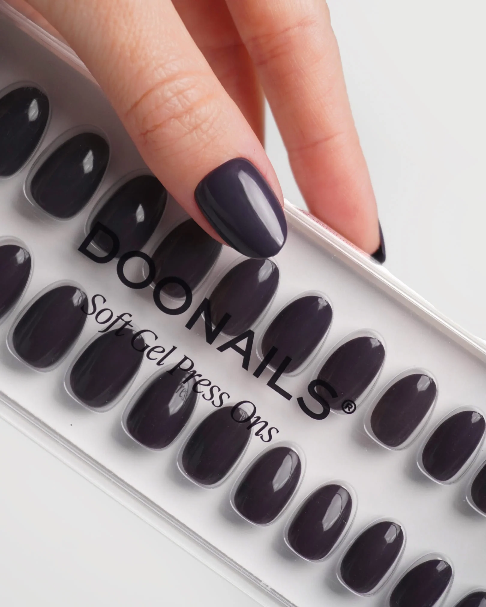 Stormy Grey Corte Rotonde Press Ons in Soft Gel - Image 5