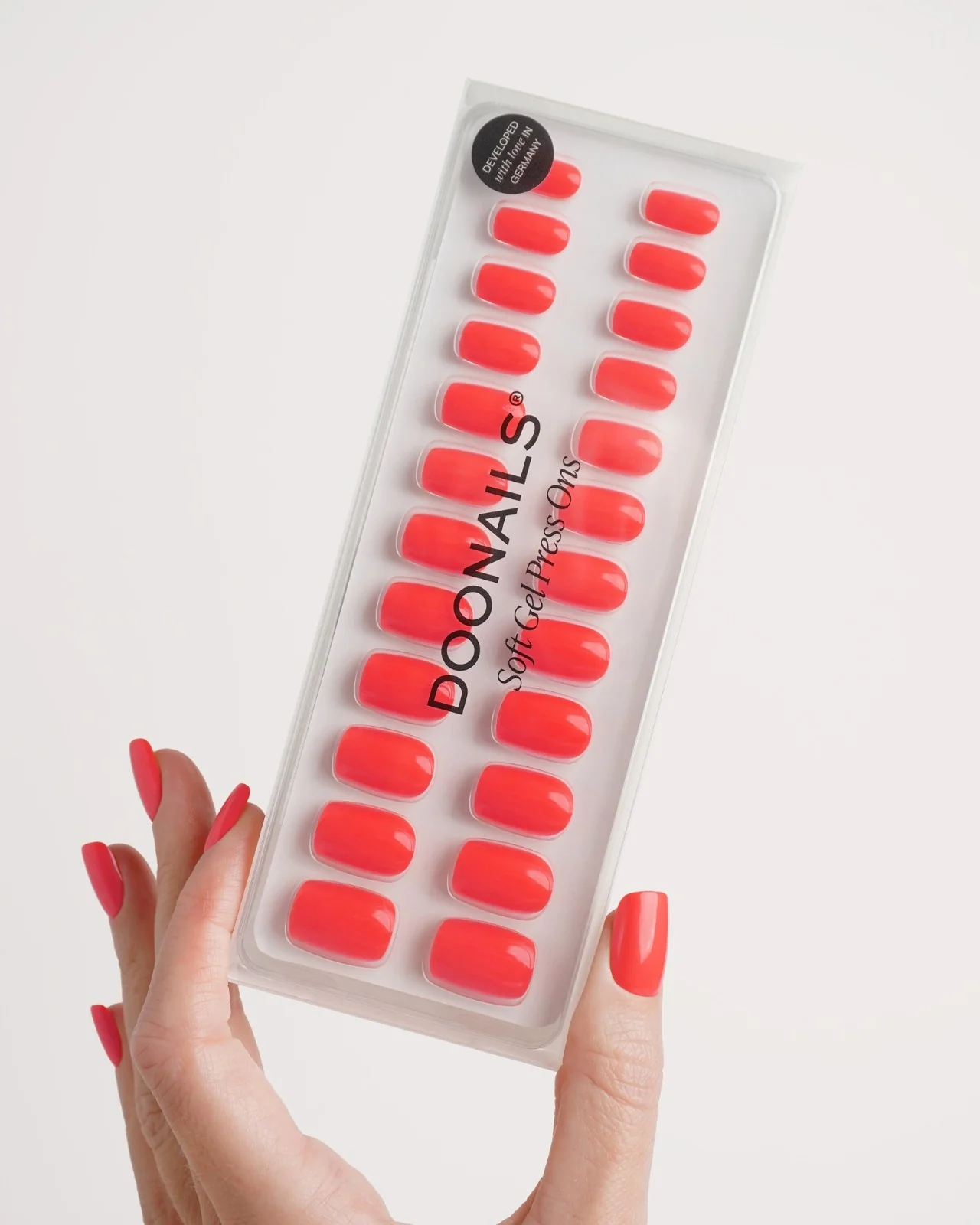 Sunset Coral Corte Quadrate Press Ons in Soft Gel - Image 3