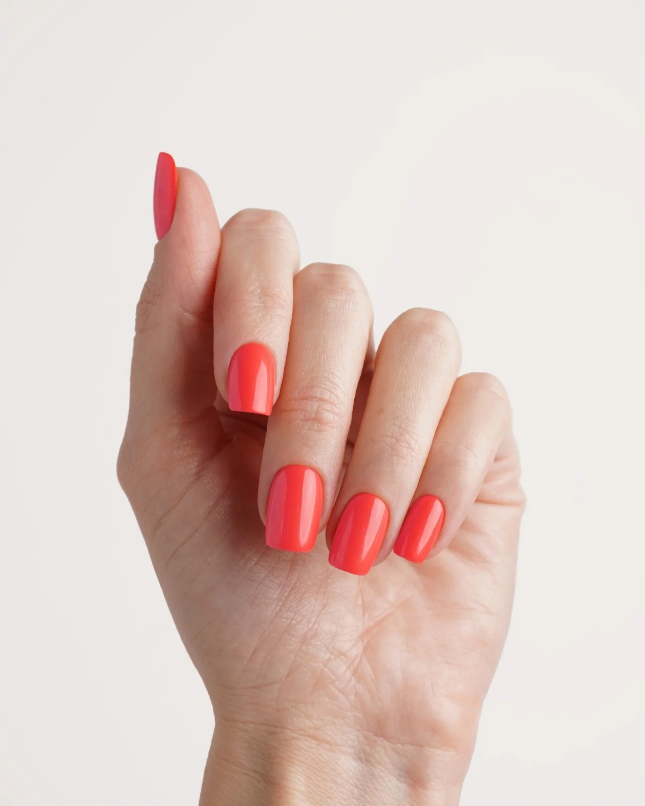 Sunset Coral Corte Quadrate Press Ons in Soft Gel - Image 4