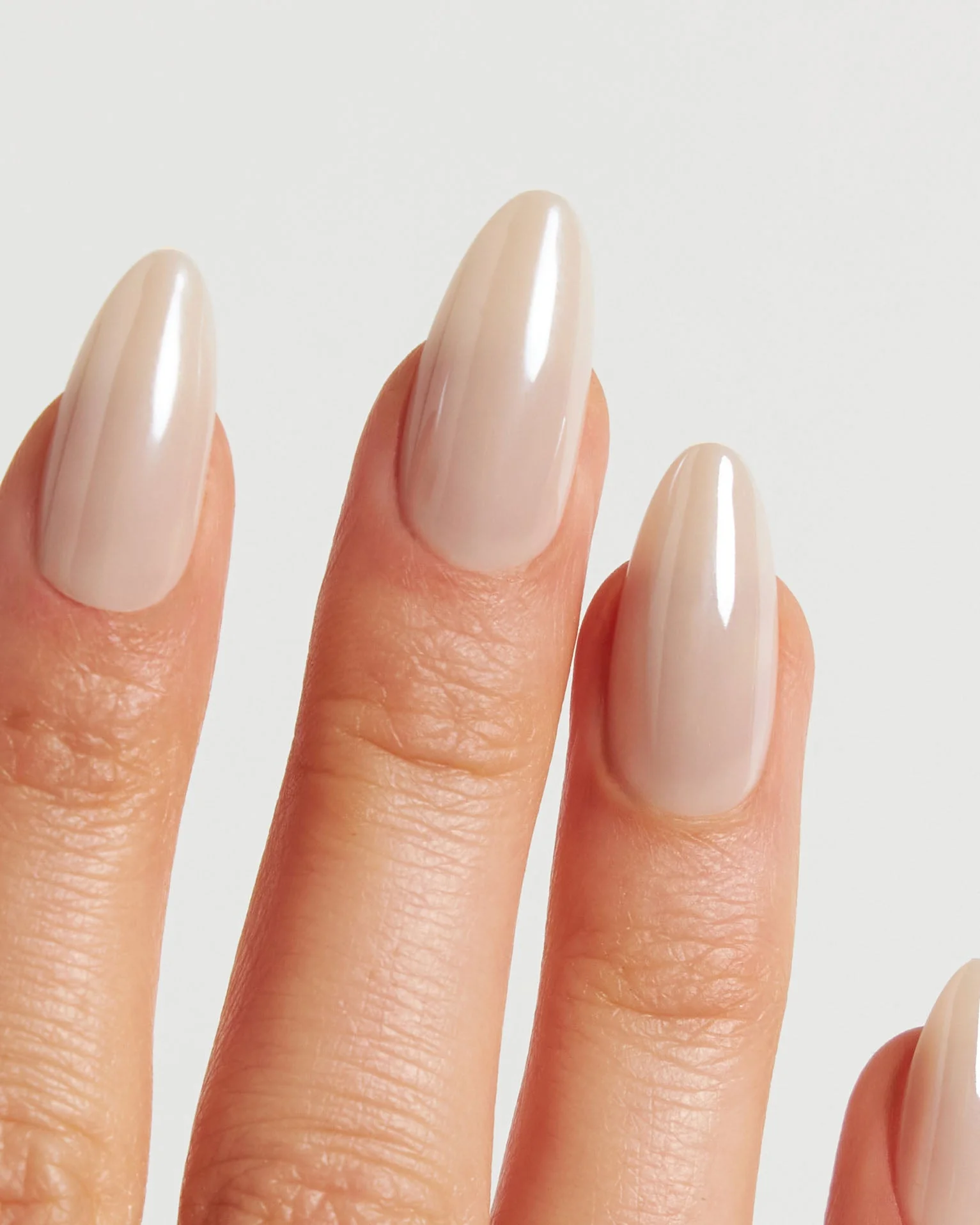 Toffee Medie Mandorla Press Ons in Soft Gel - Image 2